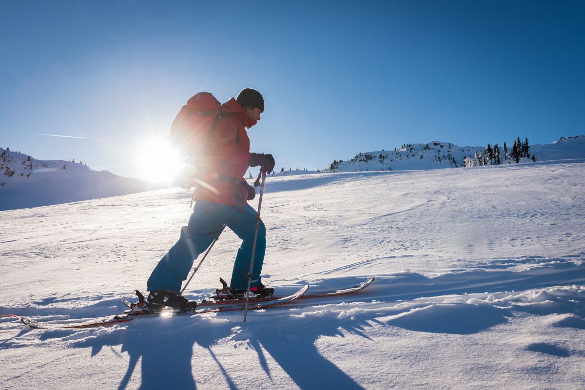 Ski de randonnée : matériel, technique, sécurité et massifs des Alpes