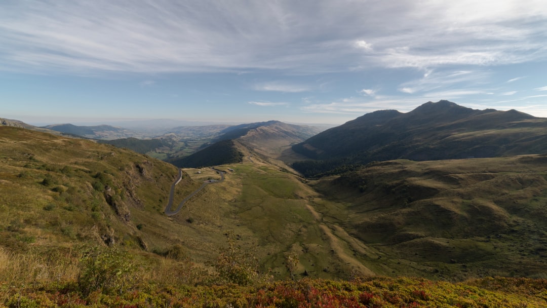 Randonnée dans le Cantal : les grands itinéraires GR® du volcan cantalien